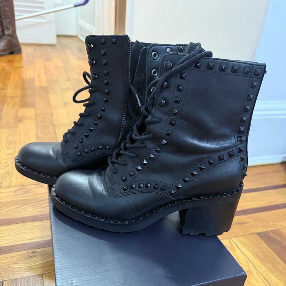 ASH ANKLE BOOTIES